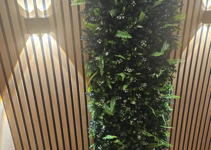 Priyateli - Friends מלון