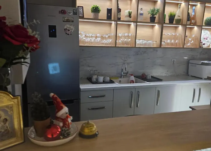 מלון Priyateli - Friends